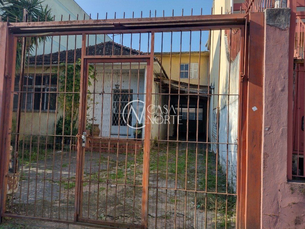 Casa à venda com 6 quartos, 200m², 8 vagas, Avenida Cruz Alta no bairro Nonoai em Porto Alegre