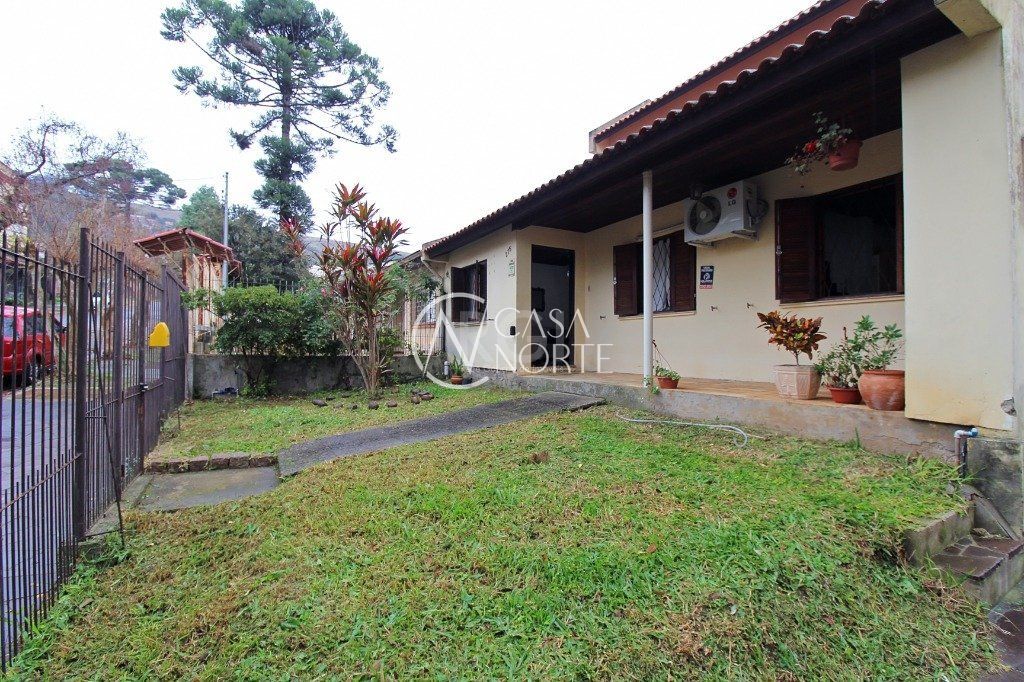 Casa à venda com 4 quartos, 150m², 1 suíte, 3 vagas, Rua Doutor Ney Cabral no bairro Nonoai em Porto Alegre