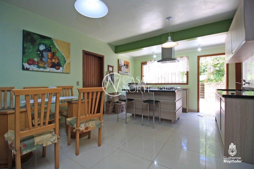 Casa à venda com 4 quartos, 240m², 3 suítes, 6 vagas, Rua Platao no bairro Jardim Sabará em Porto Alegre