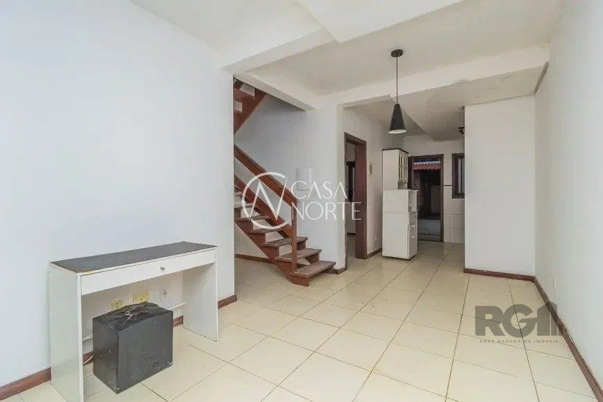 Casa à venda com 3 quartos, 110m², 2 suítes, 1 vaga, Rua Therezinha Rocha da Silva no bairro Aberta dos Morros em Porto Alegre