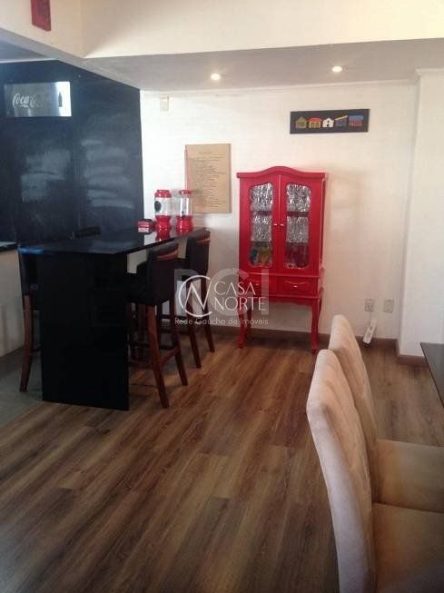 Casa à venda com 3 quartos, 130m², 2 suítes, 6 vagas, Rua Menezes Paredes no bairro Nonoai em Porto Alegre