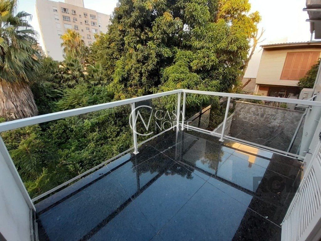 Casa à venda com 4 quartos, 251m², 1 suíte, 2 vagas, Rua Germano Hasslocher no bairro Azenha em Porto Alegre