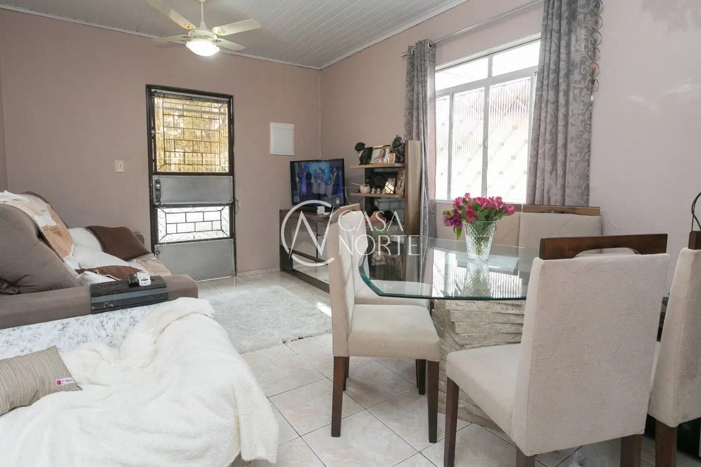 Casa à venda com 2 quartos, 109m², 3 vagas, Rua Sílvio Romero no bairro Partenon em Porto Alegre