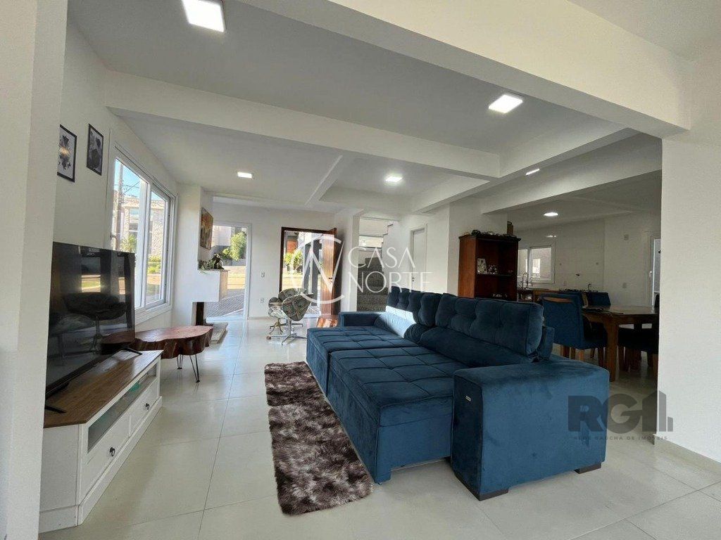 Sobrado à venda com 3 quartos, 225m², 3 suítes, 3 vagas, Ivo Walter Kern no bairro Hípica em Porto Alegre