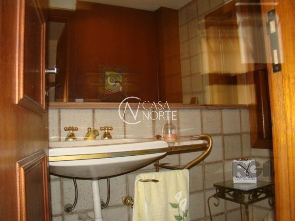 Casa à venda com 4 quartos, 370m², 2 suítes, 4 vagas, Rua Geminiano Candiota Xavier no bairro Espírito Santo em Porto Alegre