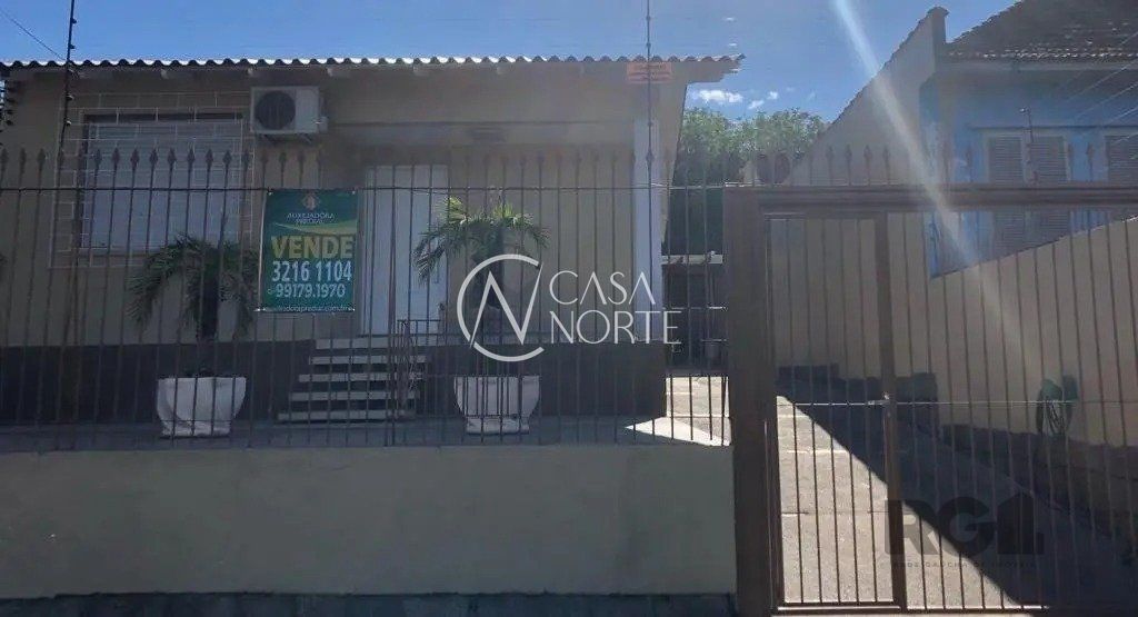 Casa à venda com 3 quartos, 106m², 3 vagas, Rua Antônio Francisco Lisboa no bairro Rubem Berta em Porto Alegre