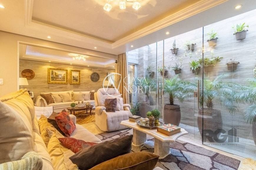 Casa à venda com 3 quartos, 280m², 1 suíte, 2 vagas, Rua Alfredo Miranda Obino no bairro Jardim Itu em Porto Alegre