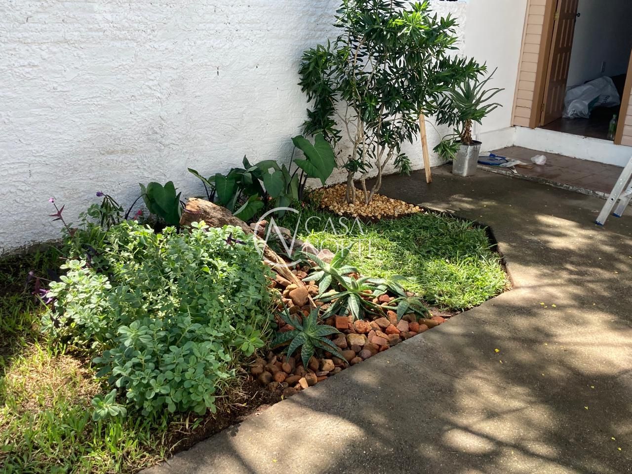 Casa à venda com 2 quartos, 55m², 2 vagas, Praça Frederico Westphalen no bairro Cavalhada em Porto Alegre