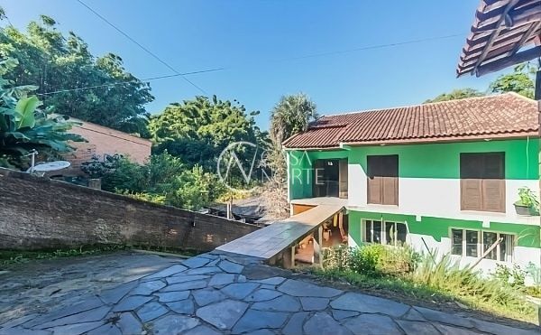 Casa à venda com 5 quartos, 251m², 1 suíte, 2 vagas, Rua das Camélias no bairro Bom Jesus em Porto Alegre