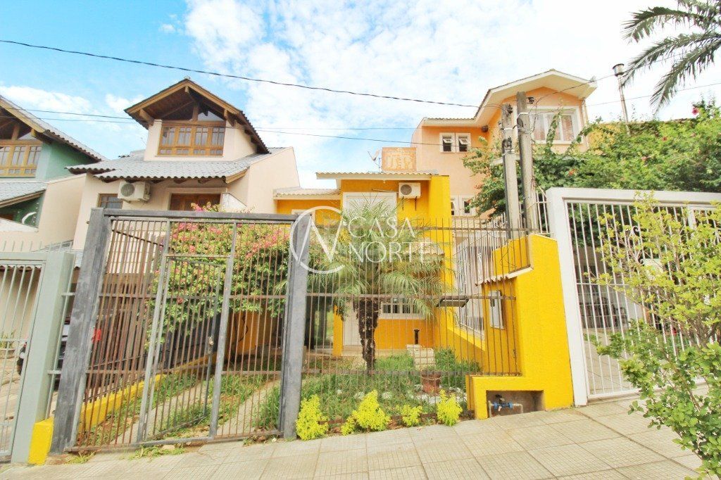 Sobrado à venda com 3 quartos, 134m², 1 suíte, 2 vagas, Avenida Altos do Santa Rita no bairro Aberta dos Morros em Porto Alegre