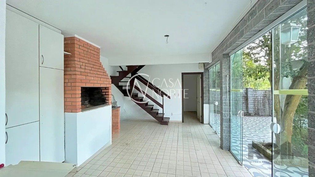 Casa à venda com 3 quartos, 228m², 1 suíte, 3 vagas, Avenida Celestino Bertolucci no bairro Aberta dos Morros em Porto Alegre