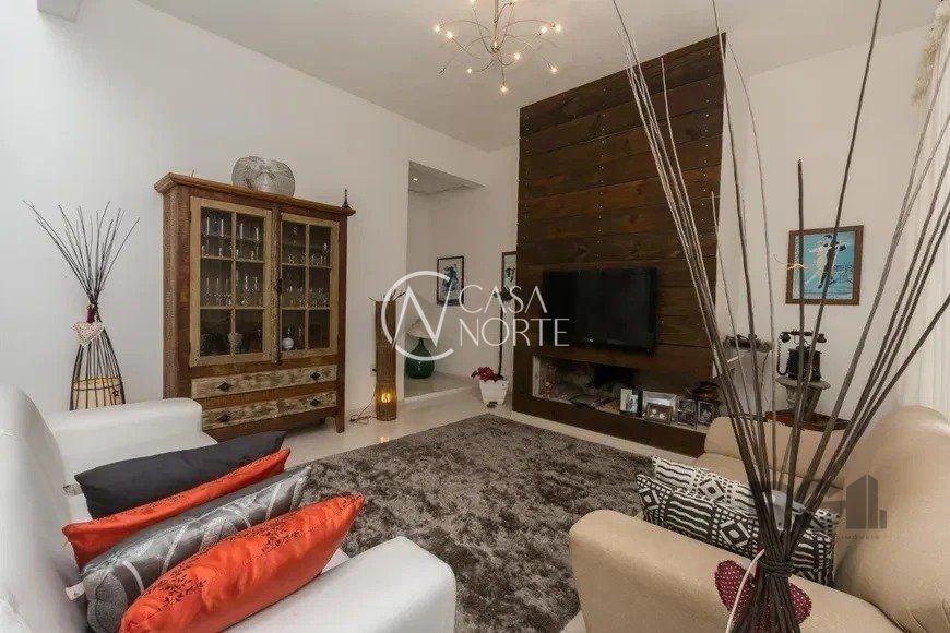 Casa à venda com 3 quartos, 273m², 3 suítes, 4 vagas, Rua Doutor Pitrez no bairro Ipanema em Porto Alegre