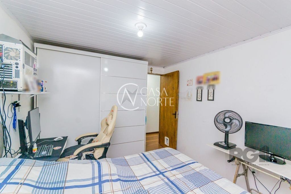 Casa à venda com 2 quartos, 100m², 2 vagas, Rua Nilo Torres no bairro Coronel Aparício Borges em Porto Alegre