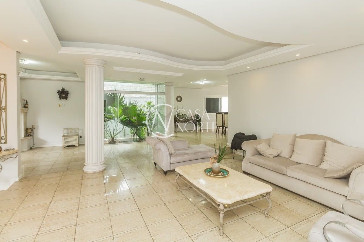 Casa à venda com 5 quartos, 350m², 1 suíte, 2 vagas, Rua Theonila Carvalho da Motta no bairro Parque Santa Fé em Porto Alegre
