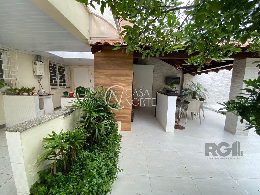 Casa à venda com 5 quartos, 333m², 1 suíte, 4 vagas, Avenida Polar no bairro Jardim Floresta em Porto Alegre