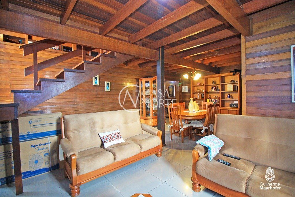 Casa à venda com 3 quartos, 235m², 1 suíte, 3 vagas, Rua Zeferino Dias no bairro Sarandi em Porto Alegre