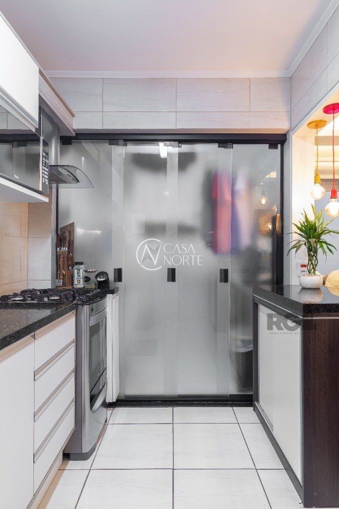 Apartamento à venda com 2 quartos, 60m², 1 vaga, Rua Barao de Teffe no bairro Menino Deus em Porto Alegre