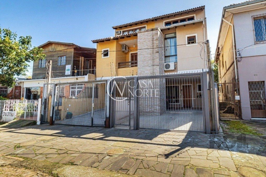 Casa à venda com 3 quartos, 186m², 2 suítes, 2 vagas, Rua Stephan Zweig no bairro Cavalhada em Porto Alegre