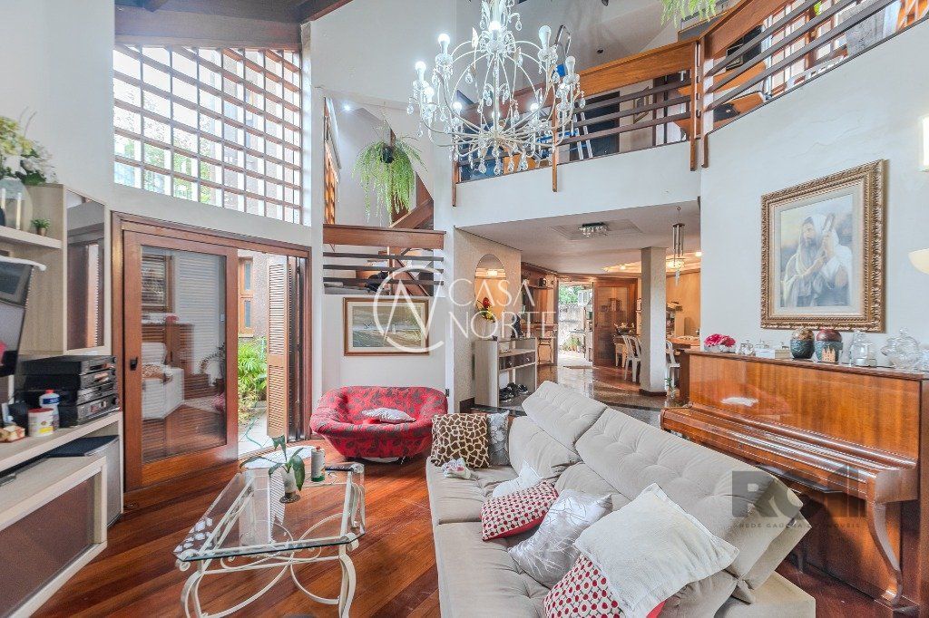 Casa à venda com 4 quartos, 400m², 1 suíte, 4 vagas, Praça Doutor Baltazar de Bem no bairro Vila Jardim em Porto Alegre