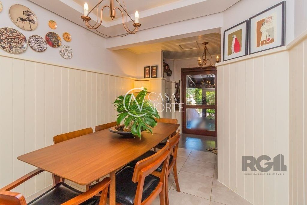 Casa de Condomínio à venda com 3 quartos, 199m², 1 suíte, 2 vagas, Rua Erechim no bairro Nonoai em Porto Alegre
