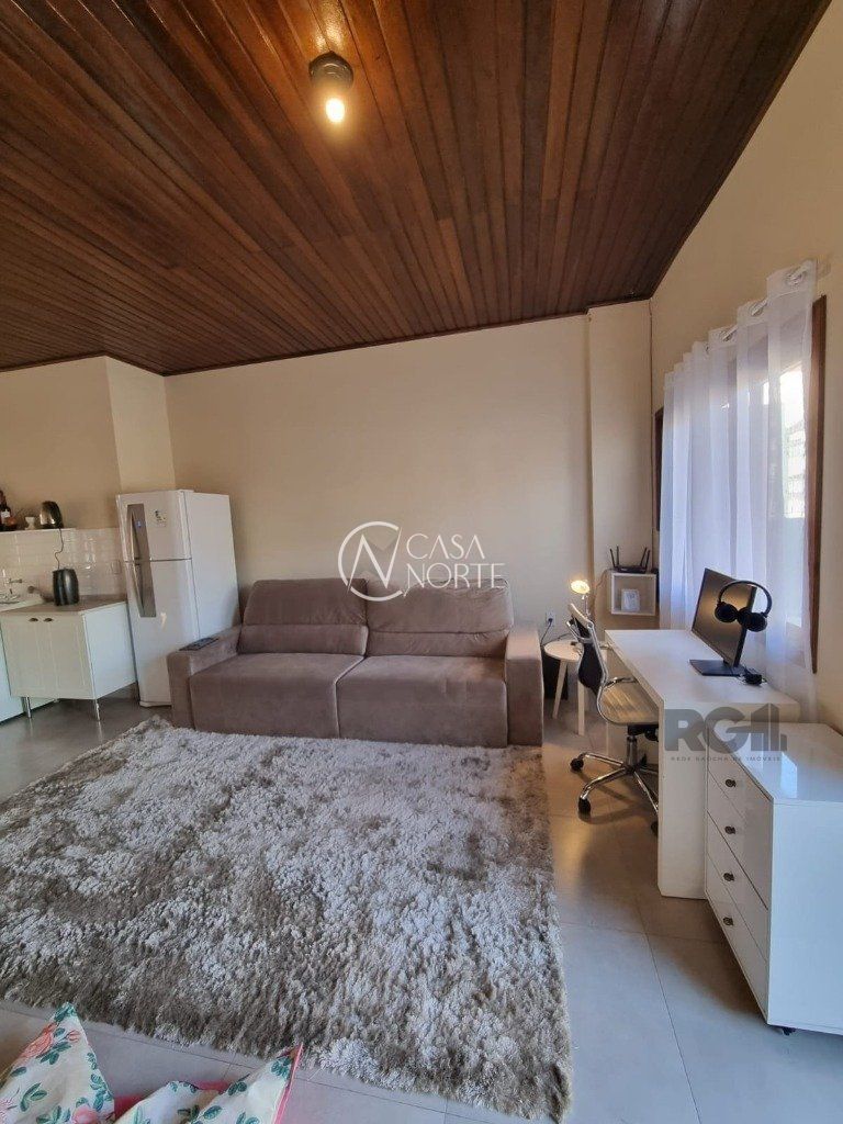 Casa à venda com 3 quartos, 225m², 2 vagas, Travessa Isidoro José Lopes no bairro Sarandi em Porto Alegre