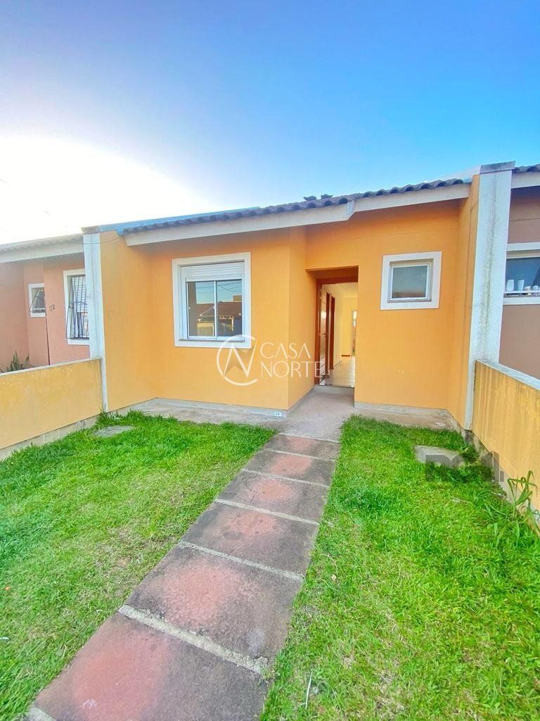 Casa à venda com 2 quartos, 41m², 2 vagas, Rua Fernando Veronezi no bairro Restinga em Porto Alegre