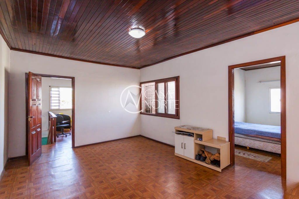 Casa à venda com 3 quartos, 230m², 1 vaga, Rua Jayme Tolpolar no bairro Farrapos em Porto Alegre