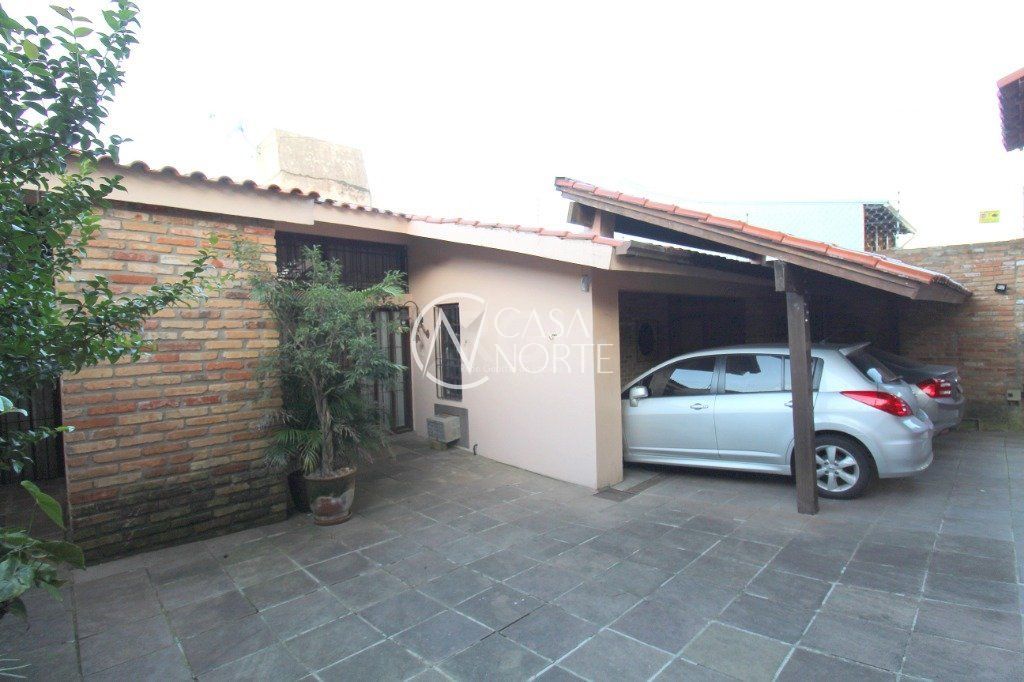 Casa à venda com 3 quartos, 100m², 3 vagas, Rua Professor Clemente Pinto no bairro Medianeira em Porto Alegre