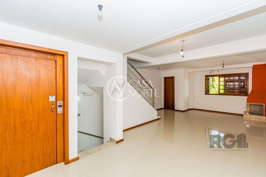 Casa à venda com 3 quartos, 320m², 1 suíte, 3 vagas, Rua Menachem Begin no bairro Jardim Itu em Porto Alegre