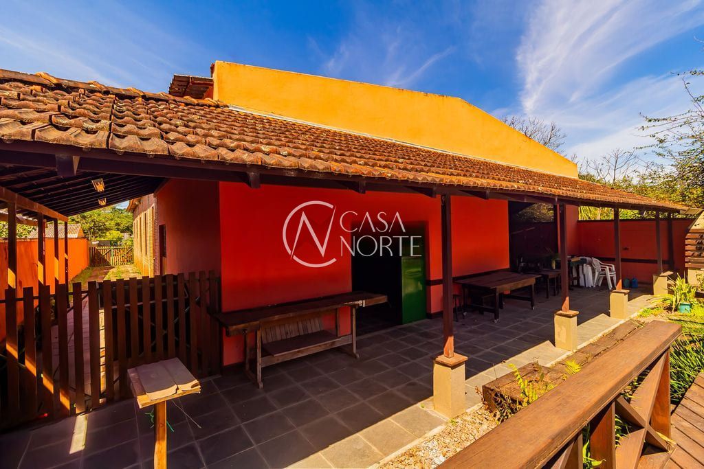 Casa à venda com 3 quartos, 293m², 1 suíte, 6 vagas, Rua Santa Mônica no bairro Ponta Grossa em Porto Alegre