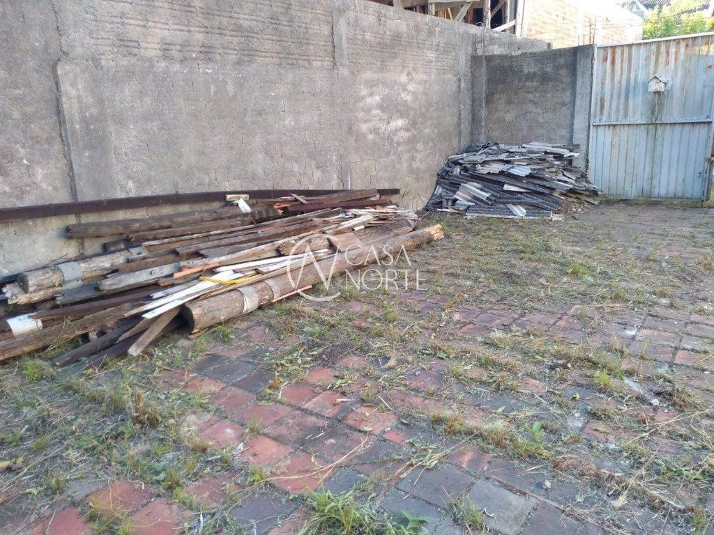 Terreno à venda  com 429m², Rua Miracema no bairro Chácara das Pedras em Porto Alegre