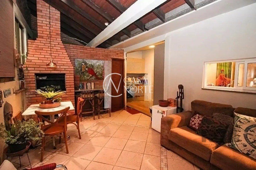 Casa à venda com 3 quartos, 129m², 2 vagas, Rua General Gomes Carneiro no bairro Medianeira em Porto Alegre