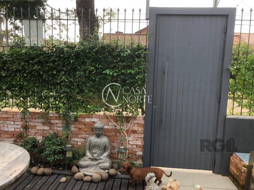 Casa à venda com 4 quartos, 130m², 2 suítes, 3 vagas, Rua Menezes Paredes no bairro Nonoai em Porto Alegre