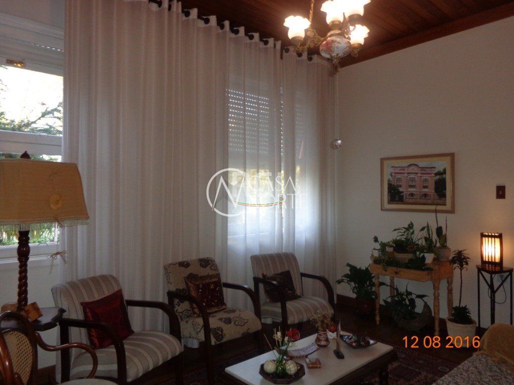 Casa à venda com 6 quartos, 240m², 4 vagas, Avenida Arnaldo Bohrer no bairro Teresópolis em Porto Alegre