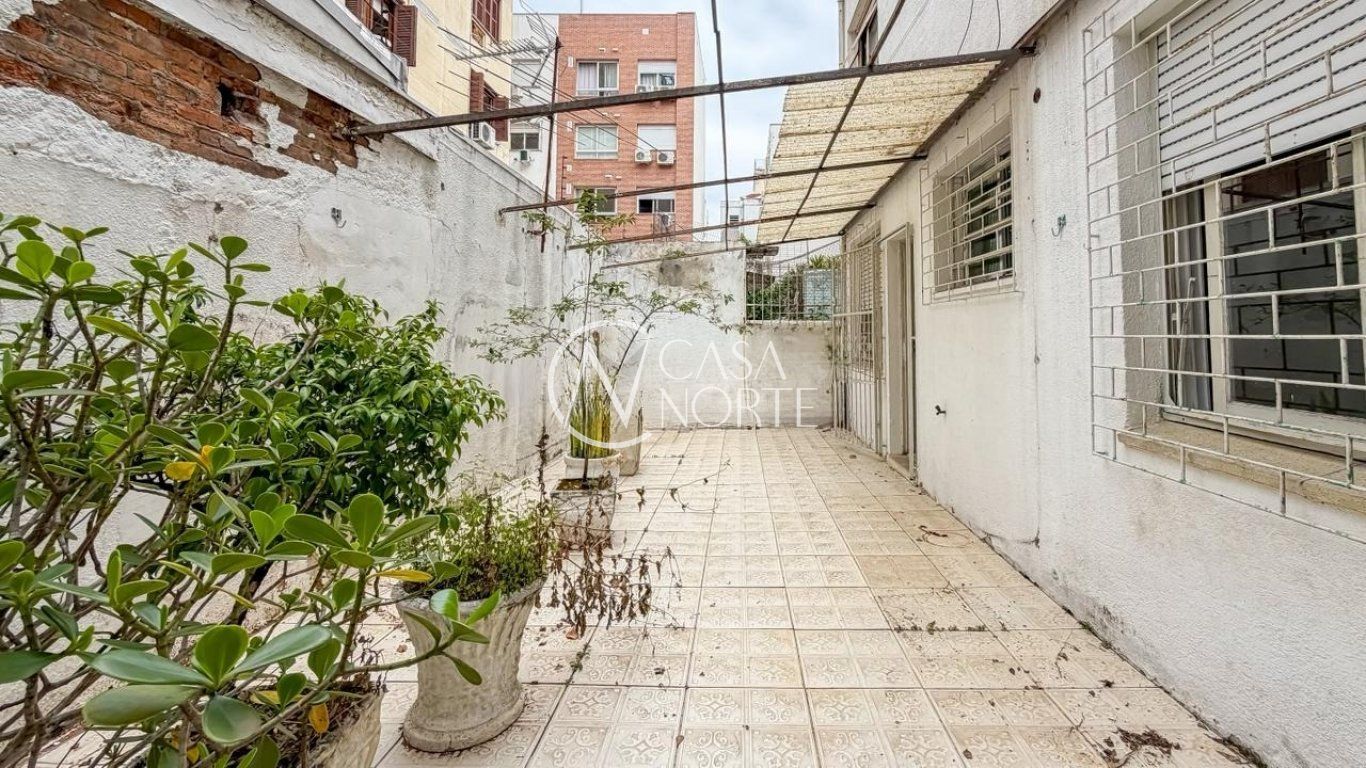Apartamento Garden à venda com 2 quartos, 77m², Rua Tomaz Flores no bairro Independência em Porto Alegre