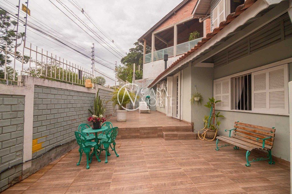 Casa à venda com 3 quartos, 116m², 1 suíte, 2 vagas, Rua Doutor Ernesto Miranda no bairro Jardim São Pedro em Porto Alegre