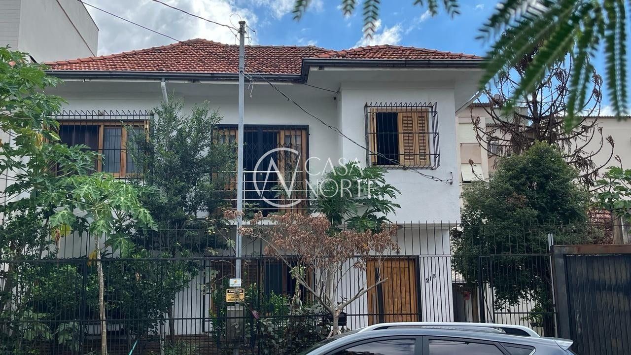 Casa à venda com 4 quartos, 215m², 1 suíte, 4 vagas, Rua Doutor Voltaire Pires no bairro Santo Antônio em Porto Alegre