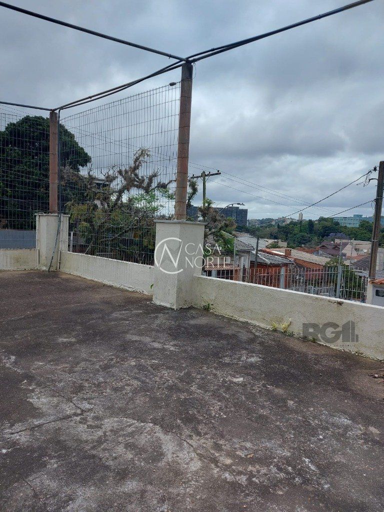 Casa à venda com 3 quartos, 156m², 1 vaga, Rua Marechal Mesquita no bairro Teresópolis em Porto Alegre