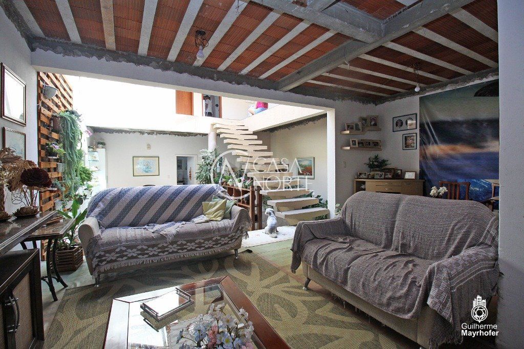 Casa à venda com 3 quartos, 354m², 1 suíte, 3 vagas, Rua São Benedito no bairro Bom Jesus em Porto Alegre