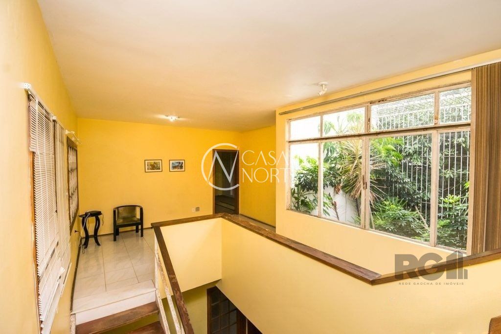 Casa à venda com 5 quartos, 354m², 1 suíte, 8 vagas, Rua Palestina no bairro Bom Jesus em Porto Alegre