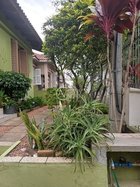 Casa à venda com 3 quartos, 120m², 1 suíte, 3 vagas, Rua Pindorama no bairro Teresópolis em Porto Alegre