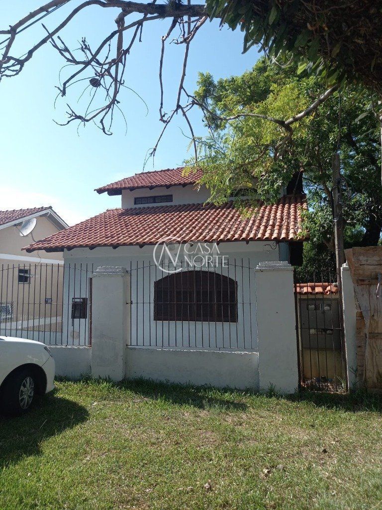 Casa à venda com 3 quartos, 345m², 3 vagas, Rua Octavio de Souza no bairro Teresópolis em Porto Alegre