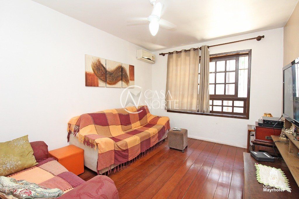 Casa à venda com 4 quartos, 202m², 1 suíte, 3 vagas, Rua São Marcos no bairro Bom Jesus em Porto Alegre