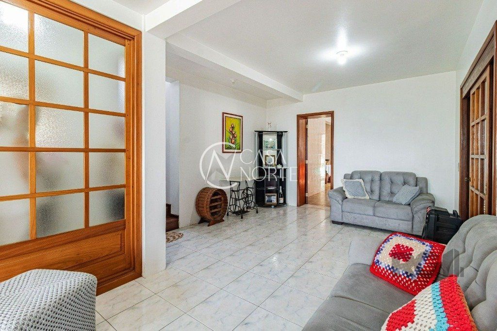 Casa à venda com 3 quartos, 267m², 1 suíte, 1 vaga, Rua Liberal no bairro Tristeza em Porto Alegre