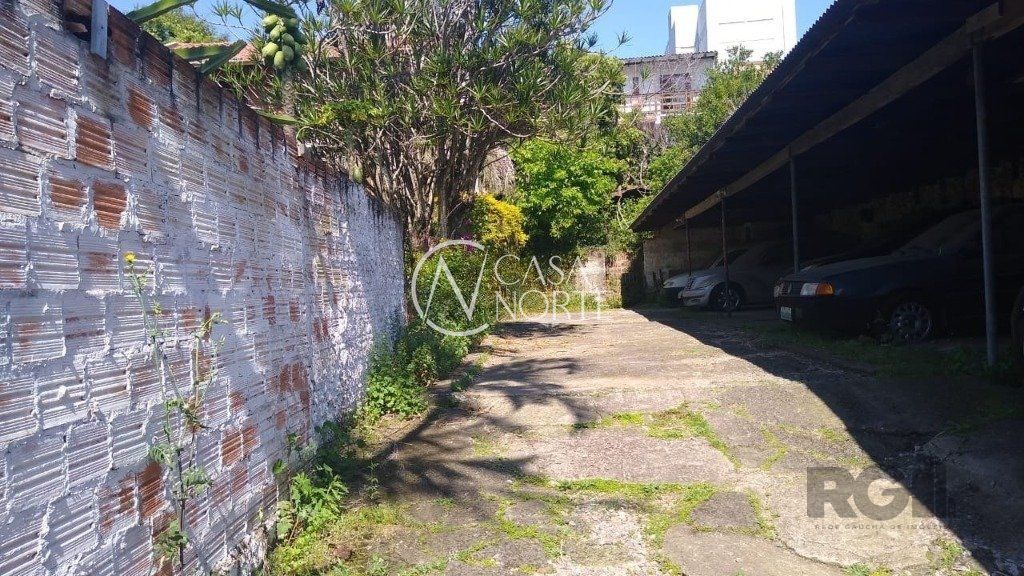Terreno à venda  com 296m², Rua Aldrovando Leão no bairro Vila Jardim em Porto Alegre