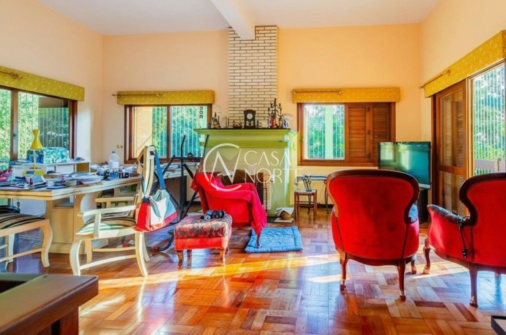 Casa à venda com 3 quartos, 387m², 1 suíte, 2 vagas, Rua Doutor Raul Franco di Primio no bairro Teresópolis em Porto Alegre