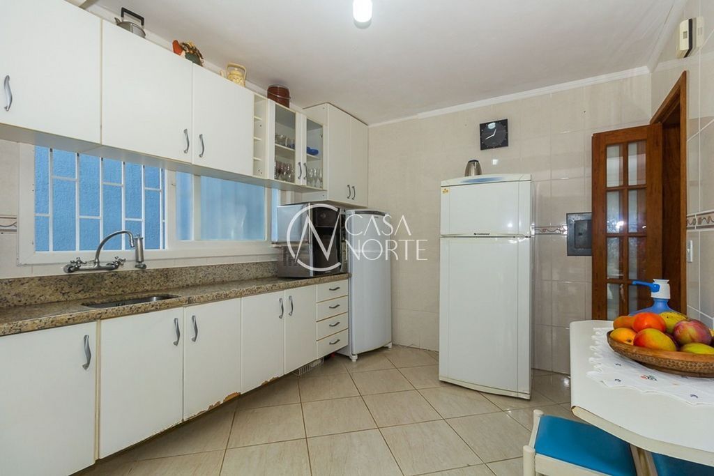 Casa à venda com 4 quartos, 246m², 1 suíte, 3 vagas, Rua Selso Maffessoni no bairro Ipanema em Porto Alegre