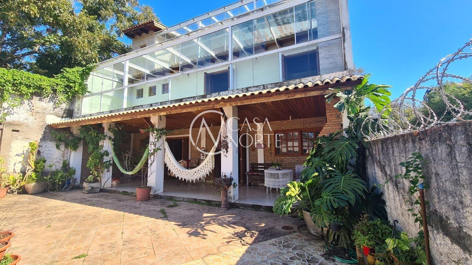 Casa à venda com 4 quartos, 145m², 2 vagas, Rua Santa Cruz no bairro Santa Tereza em Porto Alegre