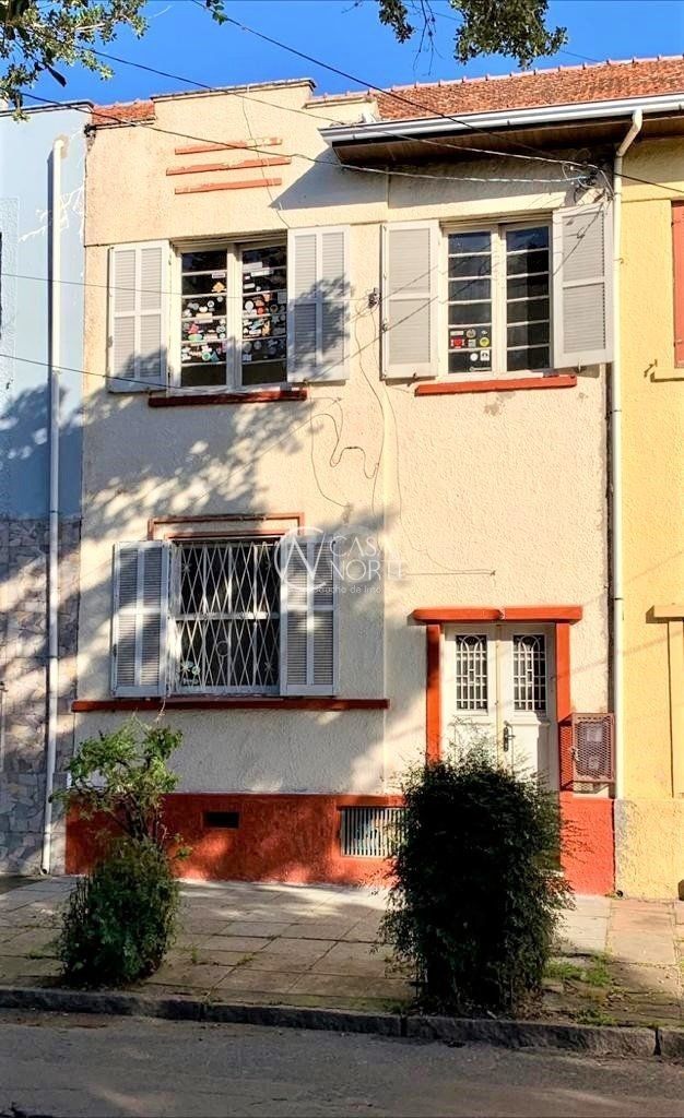 Casa à venda com 3 quartos, 106m², Rua Dom João Vi no bairro Medianeira em Porto Alegre