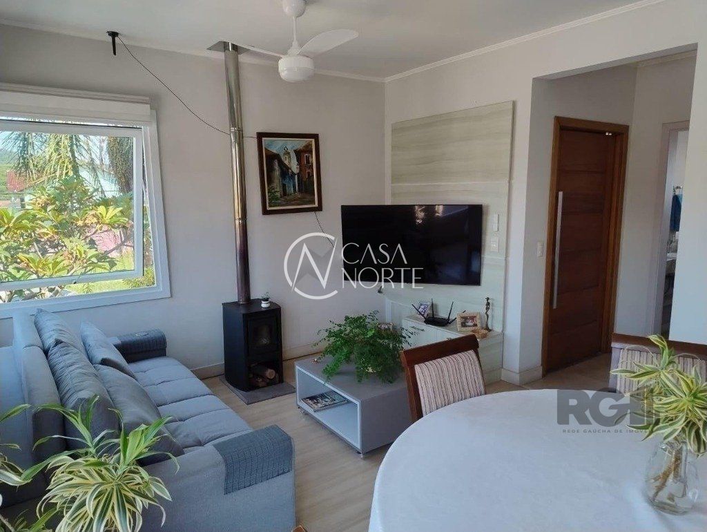 Casa à venda com 3 quartos, 144m², 1 suíte, 2 vagas, Rua Verdes Campos no bairro Mário Quintana em Porto Alegre